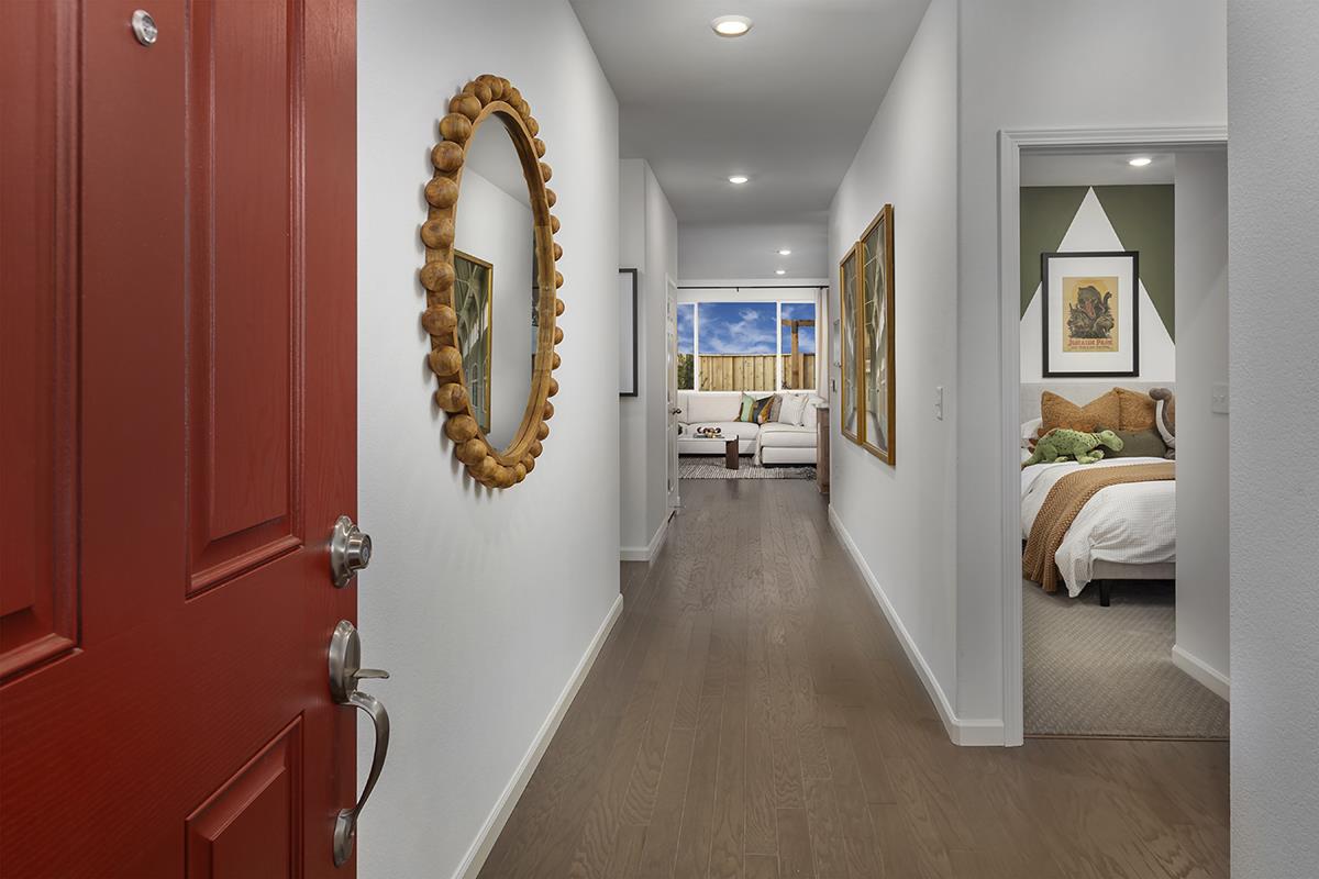 Detail Gallery Image 2 of 13 For 350 Golden Cloud Ave, Hollister,  CA 95023 - 3 Beds | 2 Baths