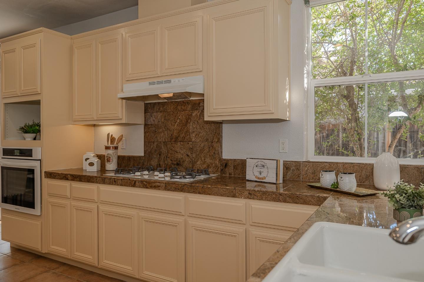 Detail Gallery Image 17 of 46 For 1270 Okeefe Ct, Gilroy,  CA 95020 - 4 Beds | 2/1 Baths