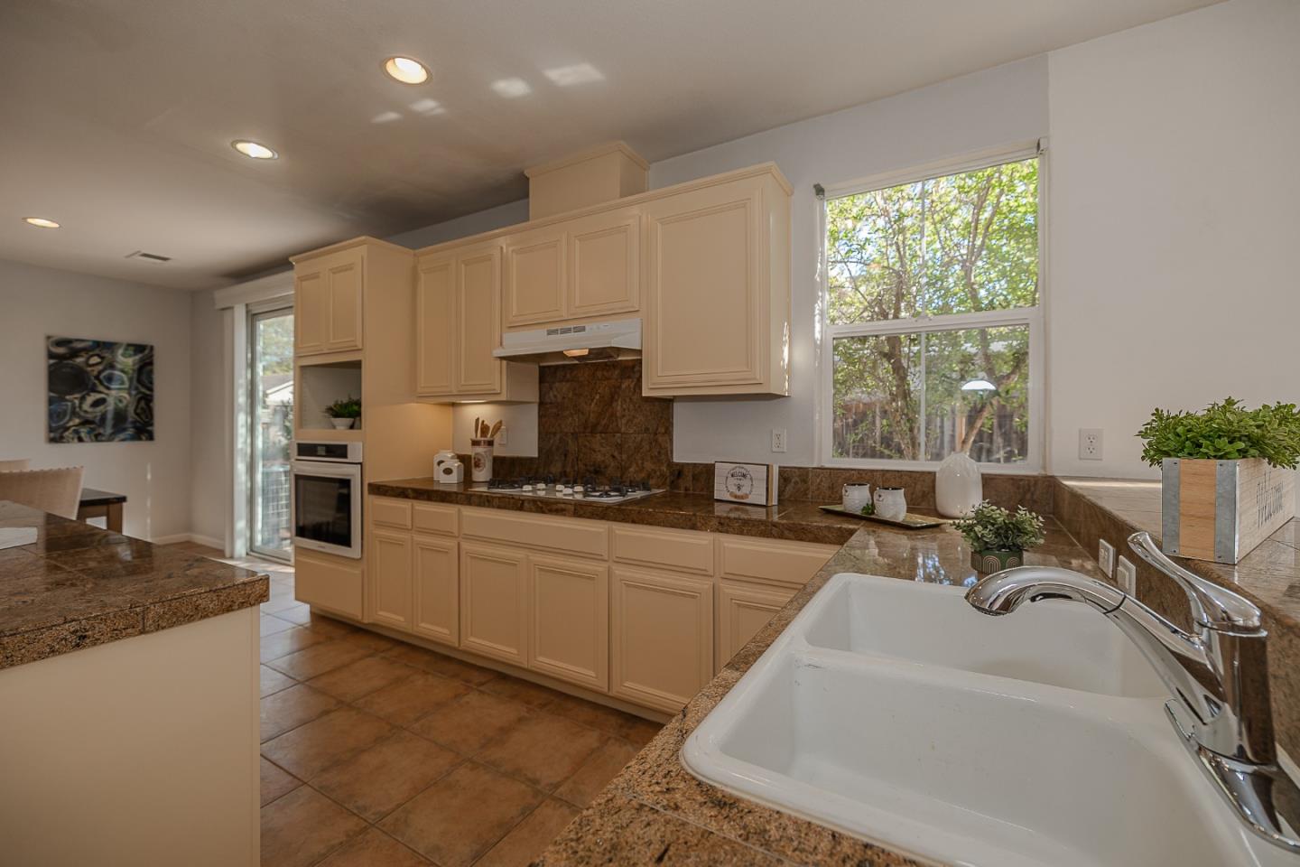 Detail Gallery Image 18 of 46 For 1270 Okeefe Ct, Gilroy,  CA 95020 - 4 Beds | 2/1 Baths