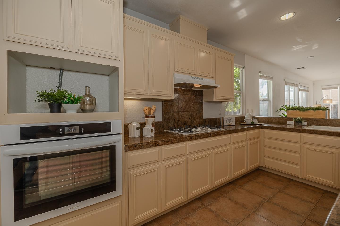 Detail Gallery Image 21 of 46 For 1270 Okeefe Ct, Gilroy,  CA 95020 - 4 Beds | 2/1 Baths