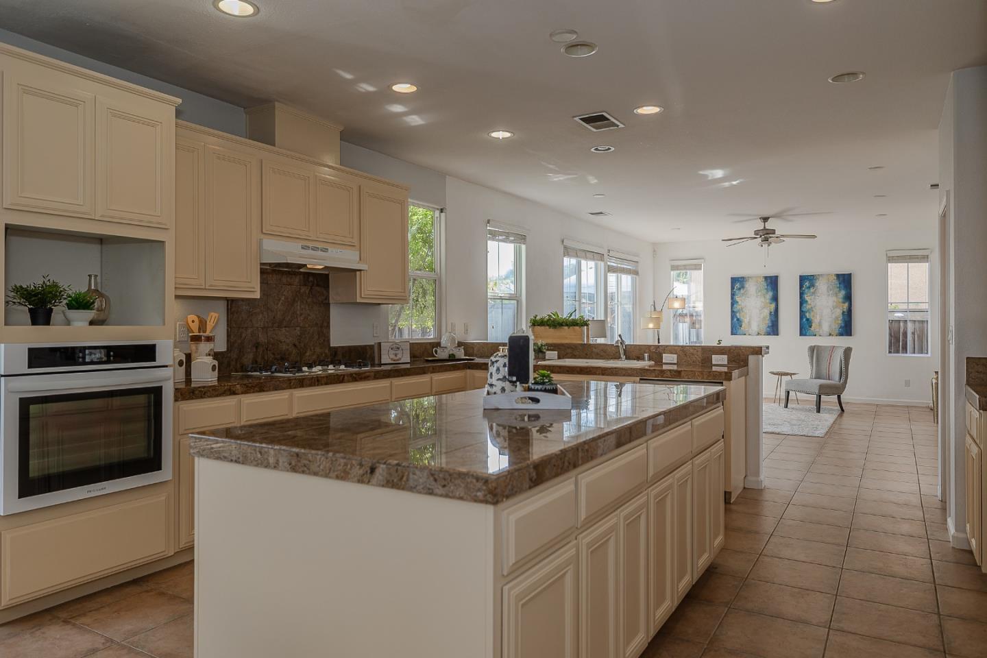 Detail Gallery Image 23 of 46 For 1270 Okeefe Ct, Gilroy,  CA 95020 - 4 Beds | 2/1 Baths