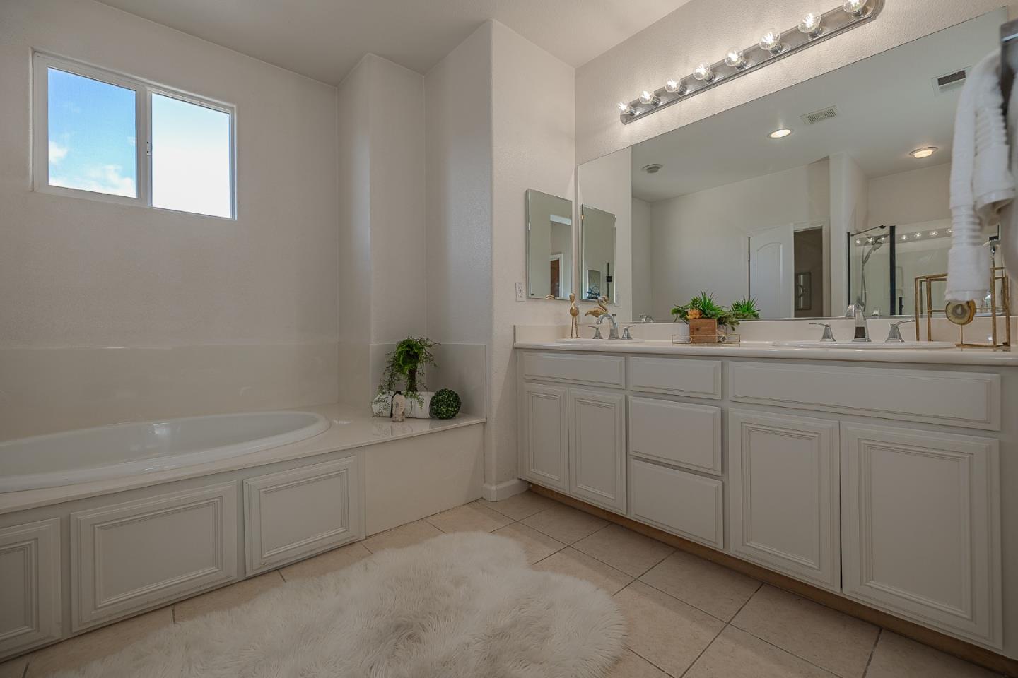 Detail Gallery Image 32 of 46 For 1270 Okeefe Ct, Gilroy,  CA 95020 - 4 Beds | 2/1 Baths