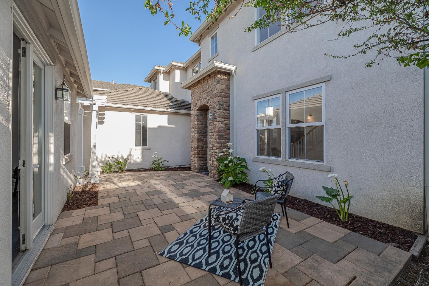 Detail Gallery Image 6 of 46 For 1270 Okeefe Ct, Gilroy,  CA 95020 - 4 Beds | 2/1 Baths