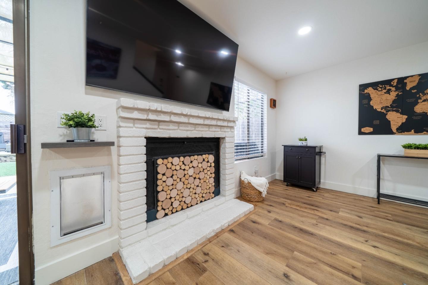 Detail Gallery Image 11 of 47 For 2327 17th Ave, Santa Cruz,  CA 95062 - 3 Beds | 2 Baths