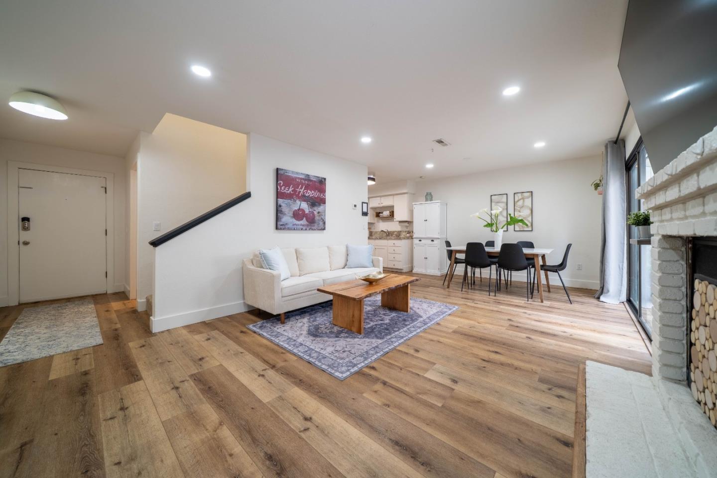 Detail Gallery Image 13 of 47 For 2327 17th Ave, Santa Cruz,  CA 95062 - 3 Beds | 2 Baths