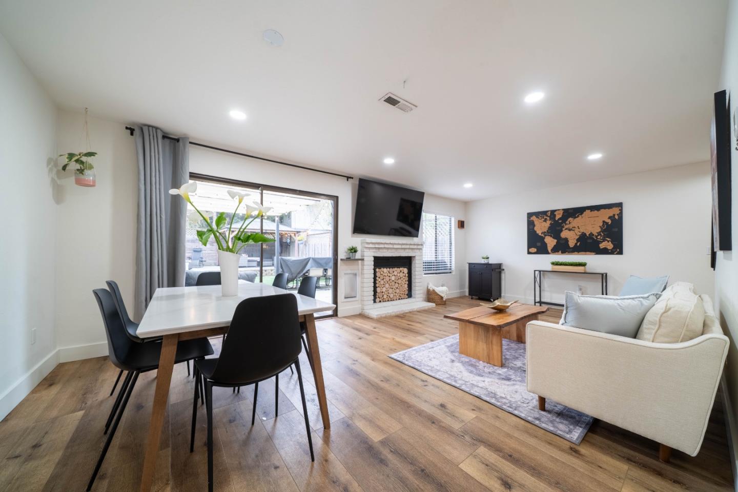 Detail Gallery Image 14 of 47 For 2327 17th Ave, Santa Cruz,  CA 95062 - 3 Beds | 2 Baths