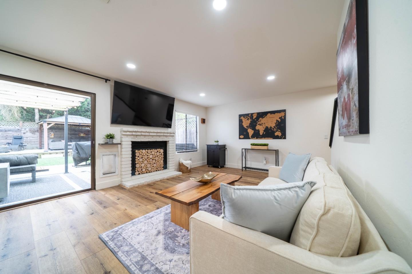 Detail Gallery Image 2 of 47 For 2327 17th Ave, Santa Cruz,  CA 95062 - 3 Beds | 2 Baths