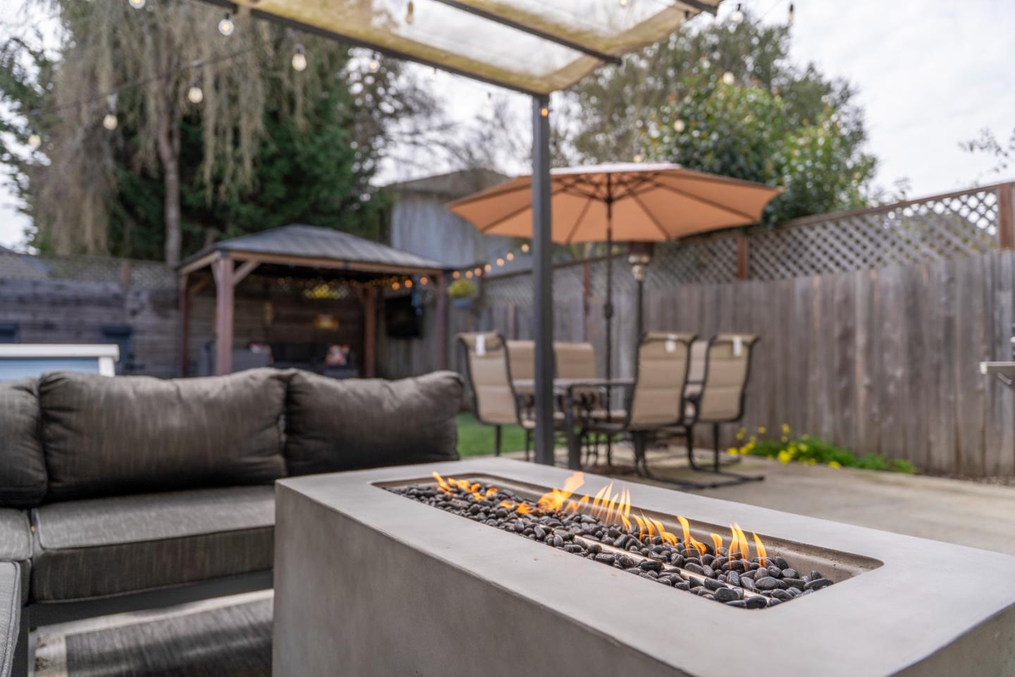 Detail Gallery Image 24 of 47 For 2327 17th Ave, Santa Cruz,  CA 95062 - 3 Beds | 2 Baths