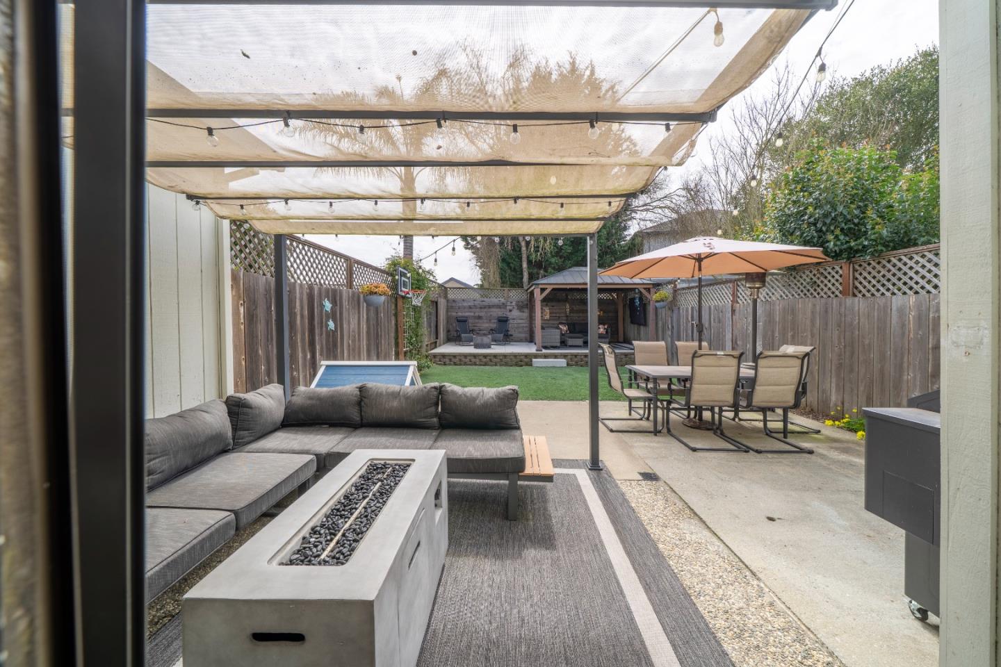 Detail Gallery Image 25 of 47 For 2327 17th Ave, Santa Cruz,  CA 95062 - 3 Beds | 2 Baths