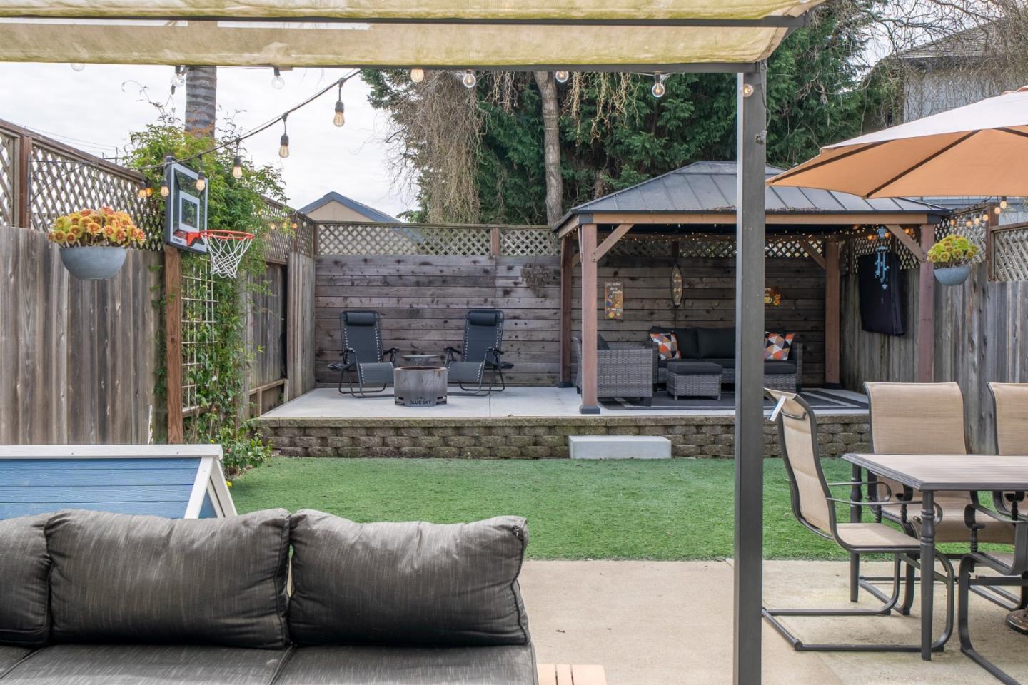 Detail Gallery Image 26 of 47 For 2327 17th Ave, Santa Cruz,  CA 95062 - 3 Beds | 2 Baths