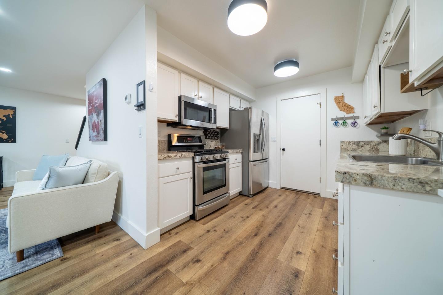 Detail Gallery Image 3 of 47 For 2327 17th Ave, Santa Cruz,  CA 95062 - 3 Beds | 2 Baths