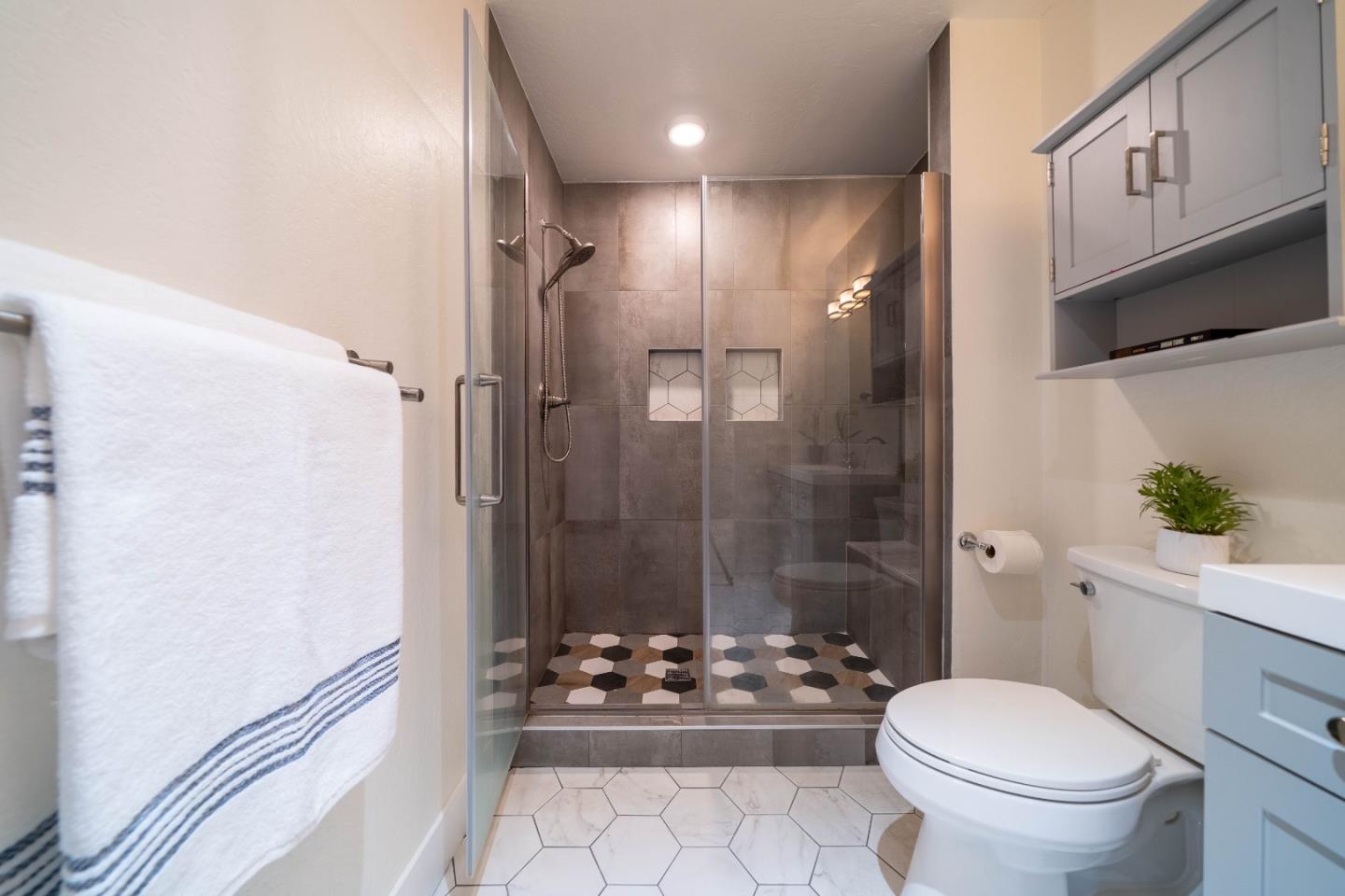 Detail Gallery Image 37 of 47 For 2327 17th Ave, Santa Cruz,  CA 95062 - 3 Beds | 2 Baths