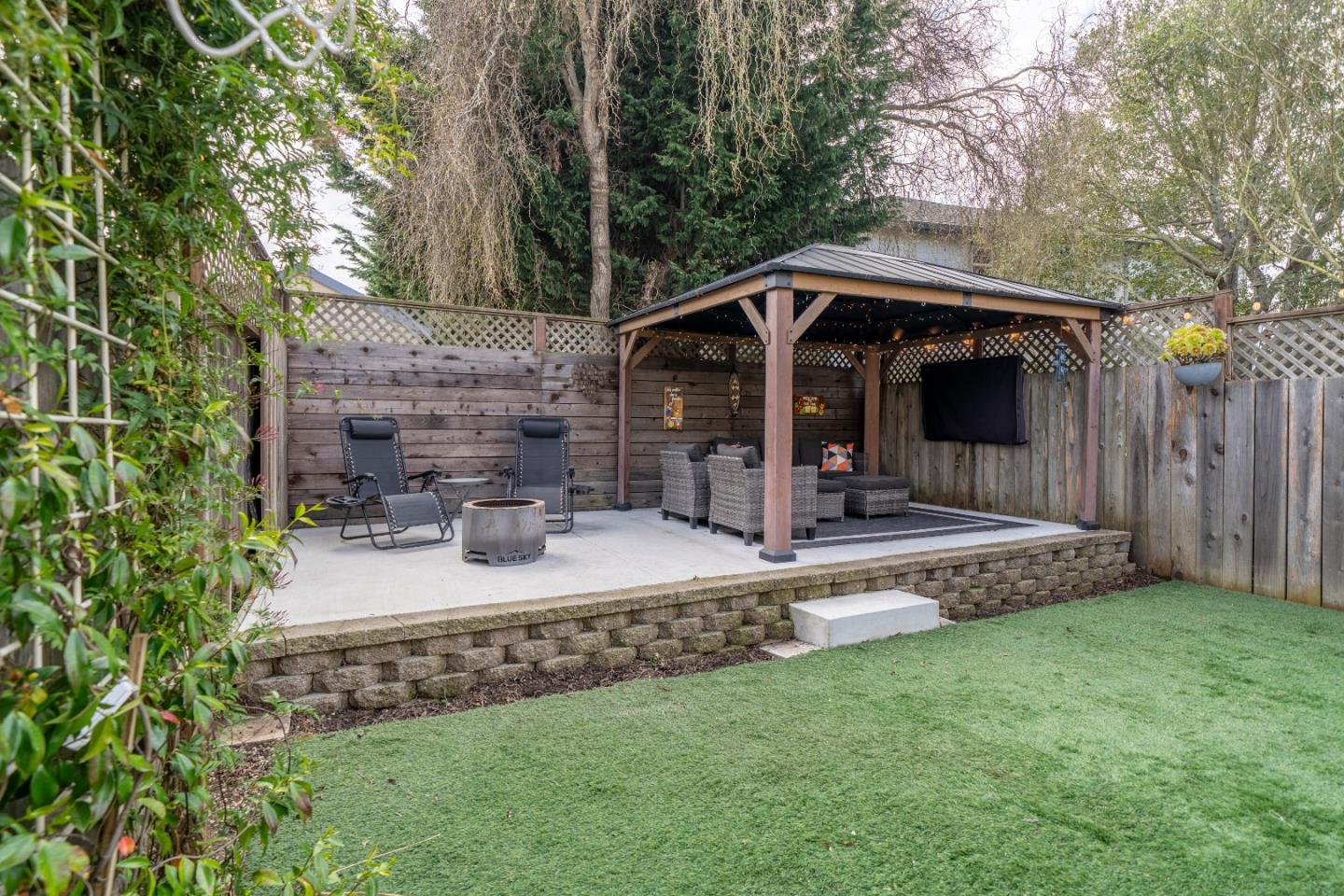 Detail Gallery Image 6 of 47 For 2327 17th Ave, Santa Cruz,  CA 95062 - 3 Beds | 2 Baths