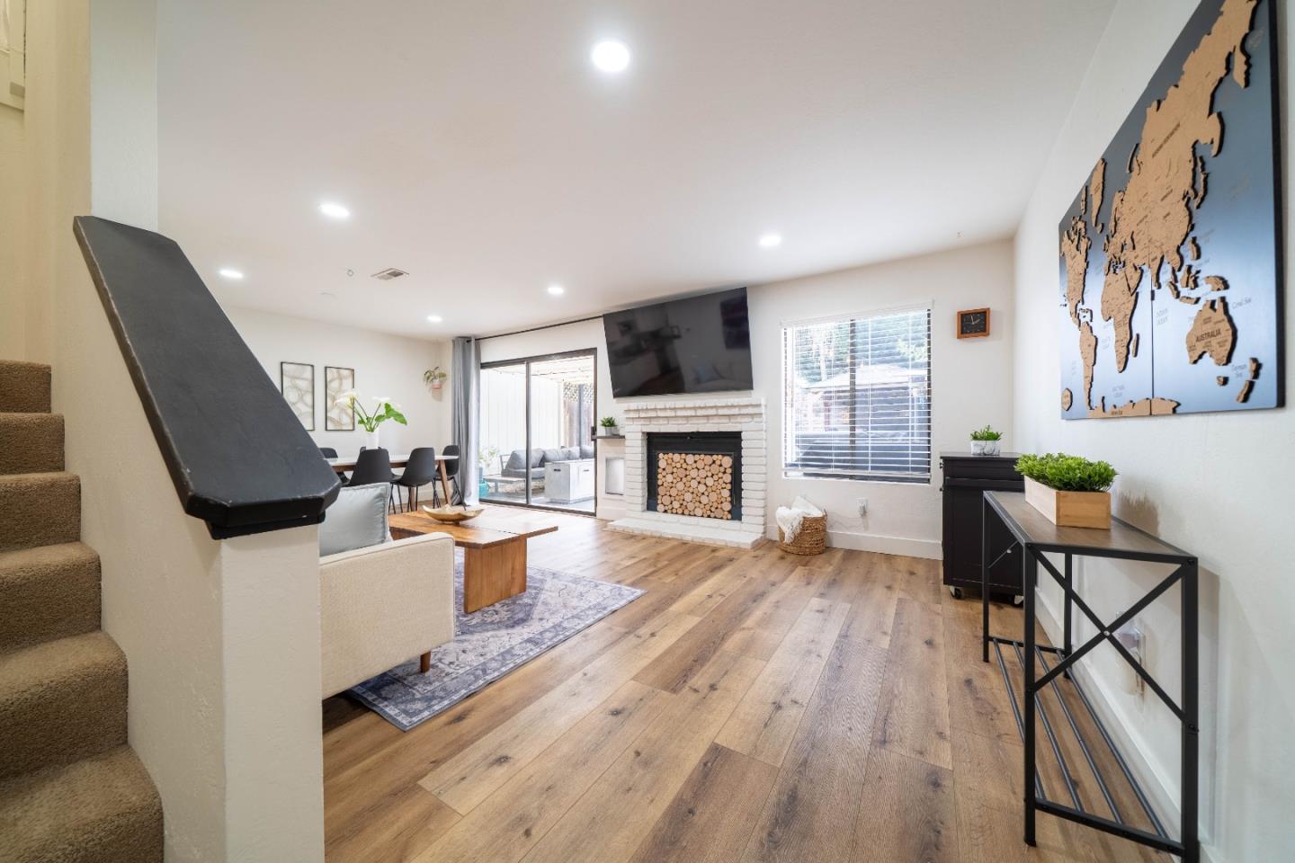 Detail Gallery Image 9 of 47 For 2327 17th Ave, Santa Cruz,  CA 95062 - 3 Beds | 2 Baths