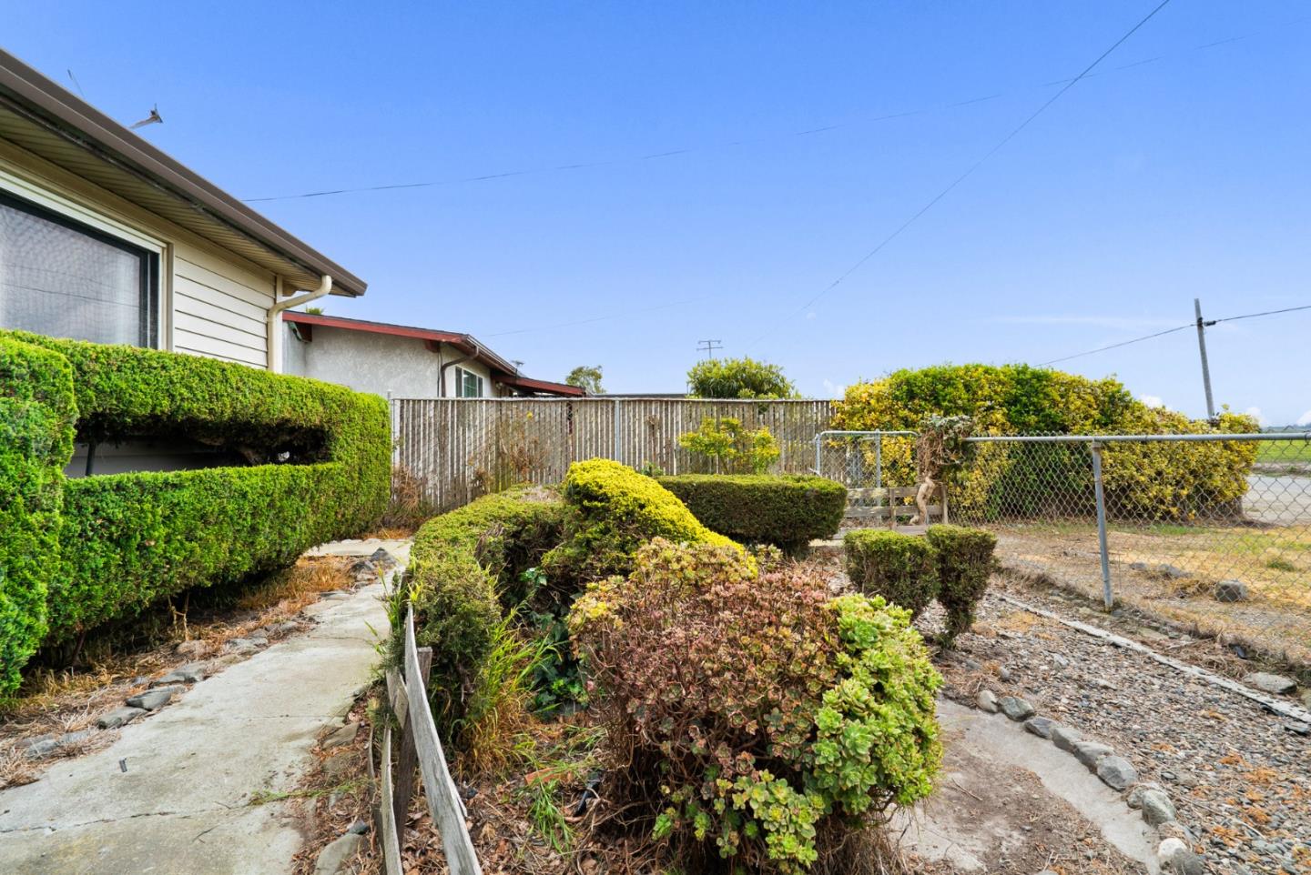 Detail Gallery Image 5 of 36 For 11 Struve Rd, Moss Landing,  CA 95039 - 3 Beds | 1/1 Baths
