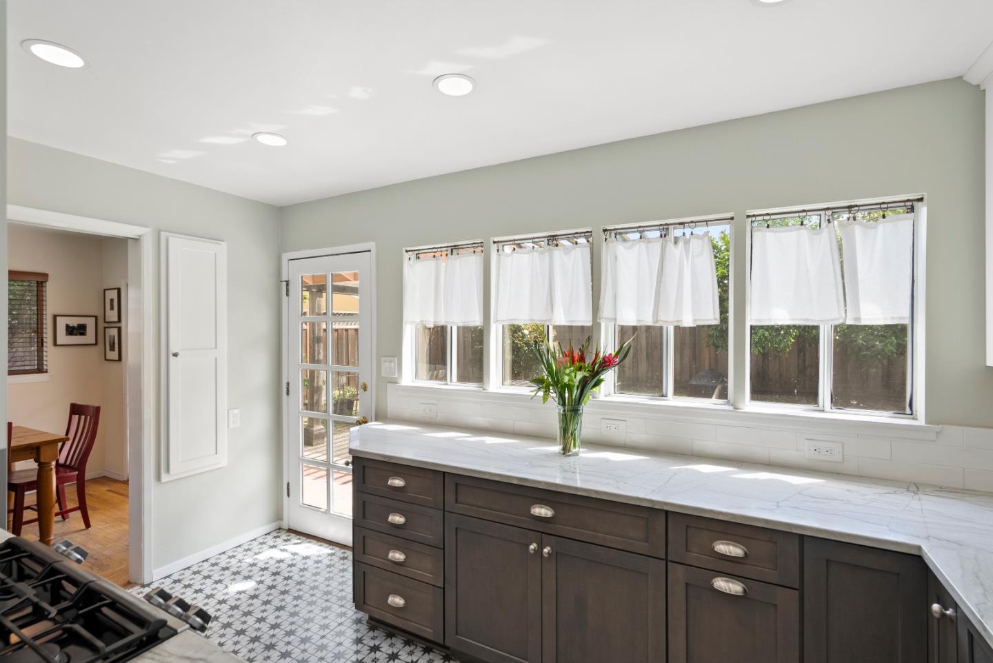 Detail Gallery Image 10 of 34 For 2440 Walnut Grove Ave, San Jose,  CA 95128 - 3 Beds | 1 Baths