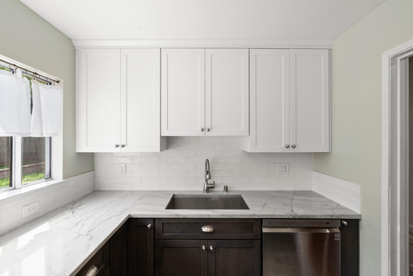 Detail Gallery Image 11 of 34 For 2440 Walnut Grove Ave, San Jose,  CA 95128 - 3 Beds | 1 Baths