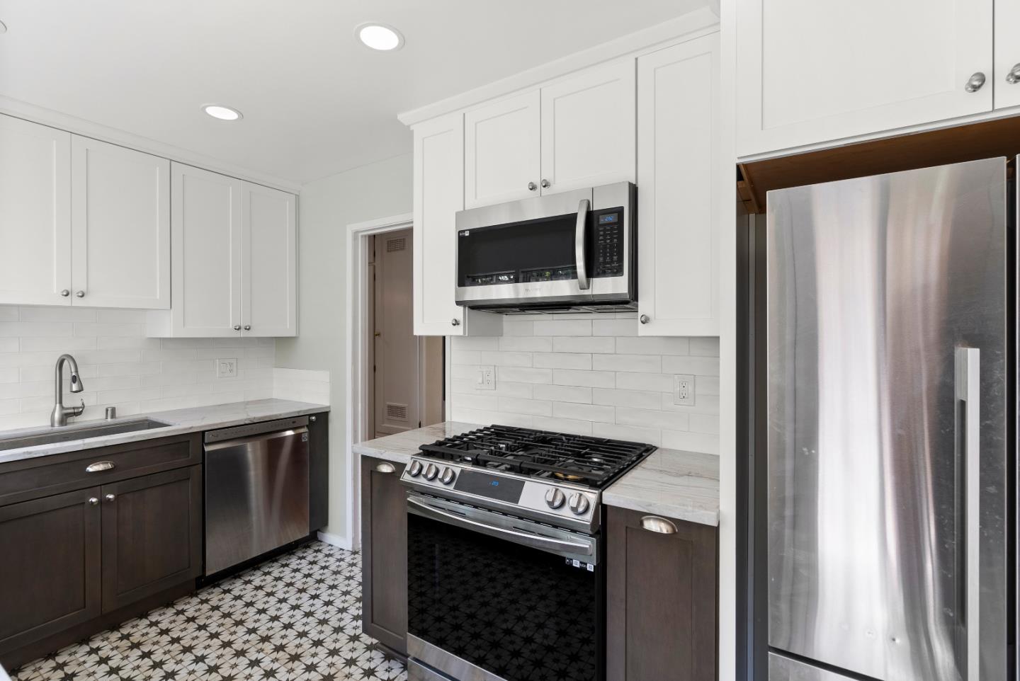 Detail Gallery Image 12 of 34 For 2440 Walnut Grove Ave, San Jose,  CA 95128 - 3 Beds | 1 Baths