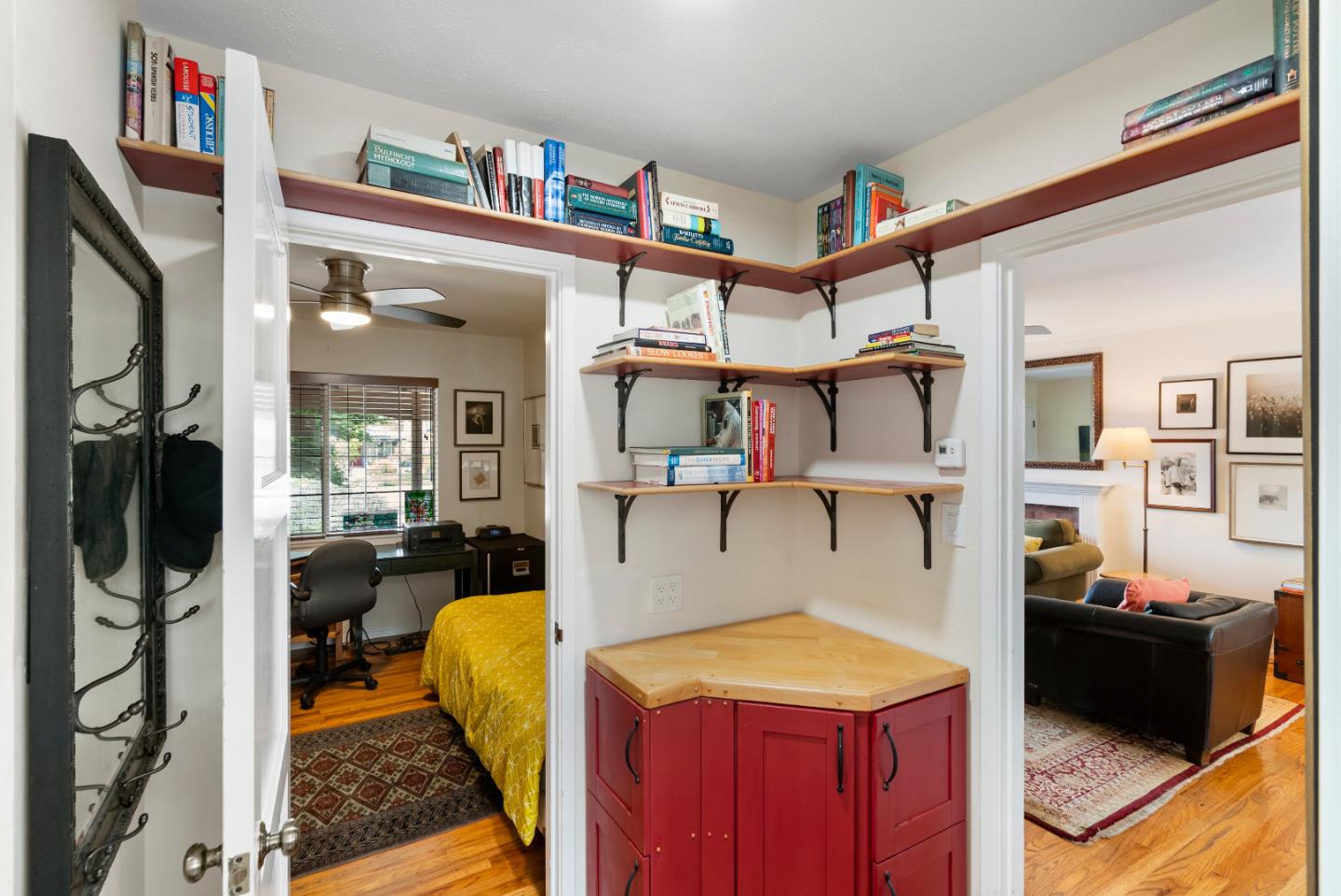 Detail Gallery Image 14 of 34 For 2440 Walnut Grove Ave, San Jose,  CA 95128 - 3 Beds | 1 Baths