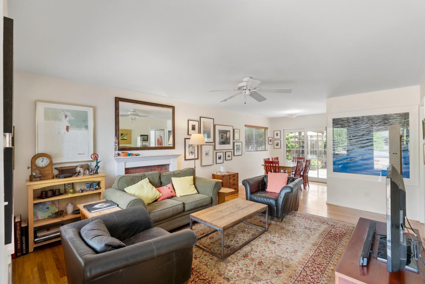 Detail Gallery Image 4 of 34 For 2440 Walnut Grove Ave, San Jose,  CA 95128 - 3 Beds | 1 Baths