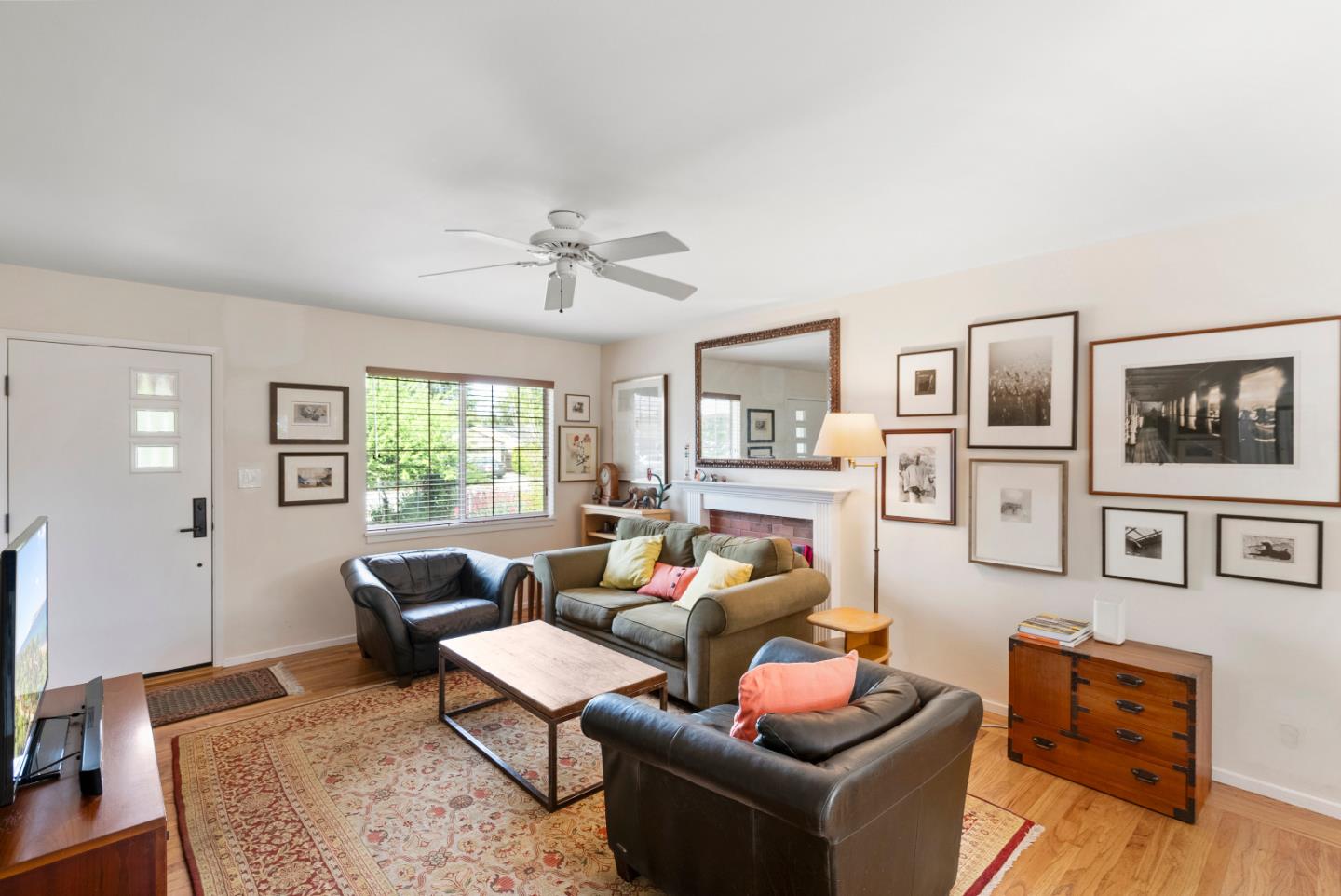 Detail Gallery Image 5 of 34 For 2440 Walnut Grove Ave, San Jose,  CA 95128 - 3 Beds | 1 Baths