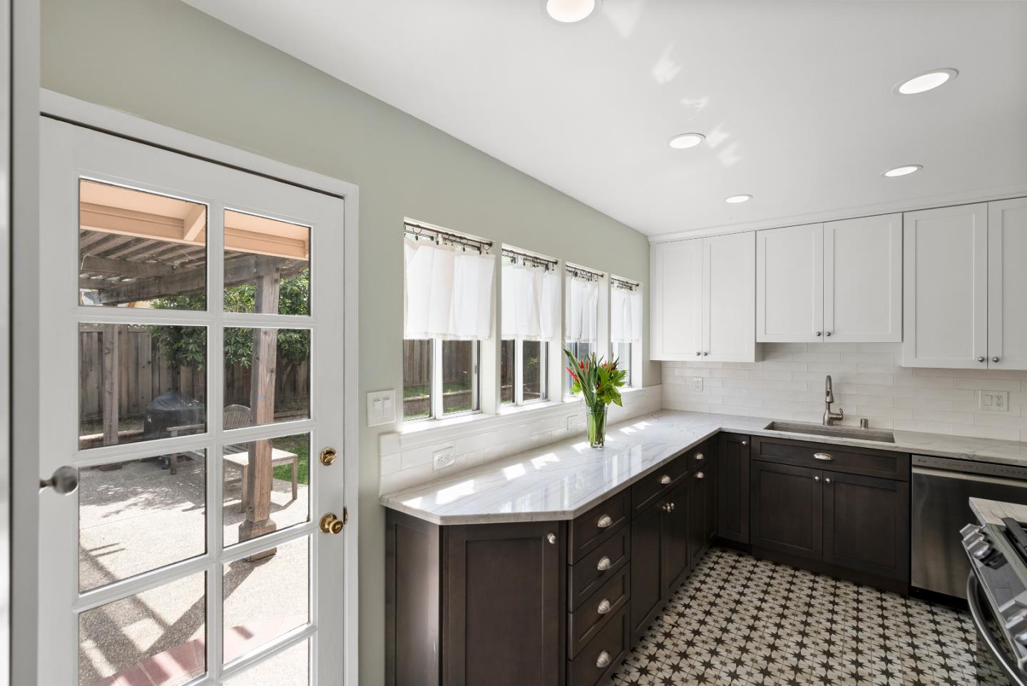 Detail Gallery Image 9 of 34 For 2440 Walnut Grove Ave, San Jose,  CA 95128 - 3 Beds | 1 Baths
