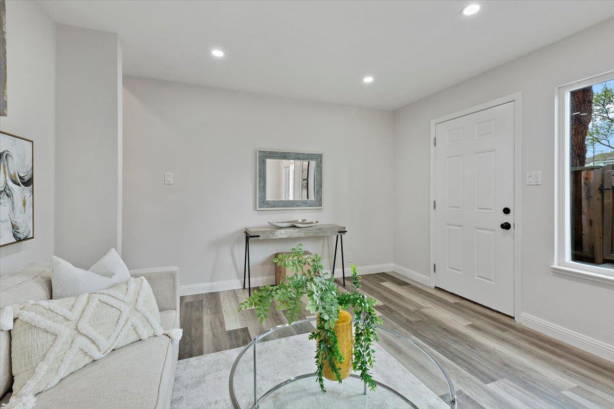 Detail Gallery Image 10 of 33 For 3385 La Selva St #F,  San Mateo,  CA 94403 - 3 Beds | 2 Baths