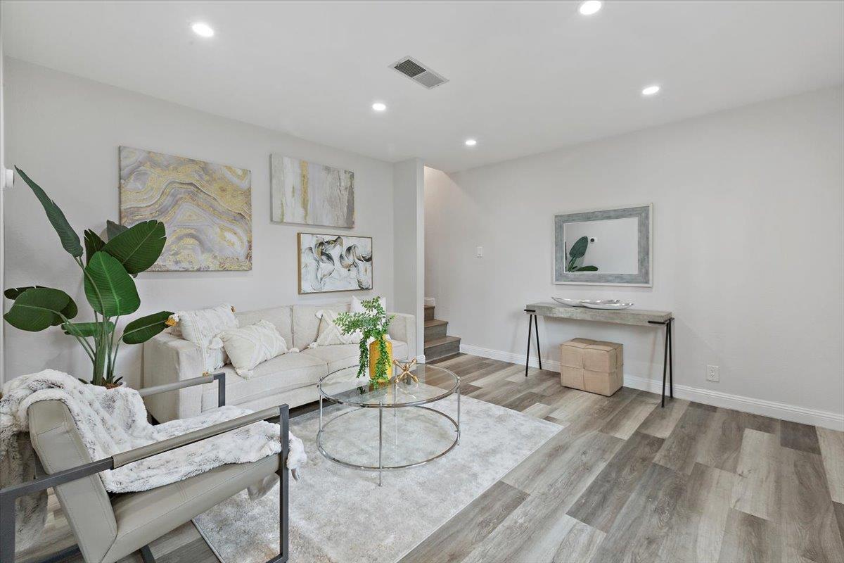 Detail Gallery Image 11 of 33 For 3385 La Selva St #F,  San Mateo,  CA 94403 - 3 Beds | 2 Baths