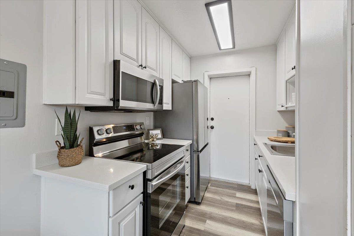 Detail Gallery Image 14 of 33 For 3385 La Selva St #F,  San Mateo,  CA 94403 - 3 Beds | 2 Baths
