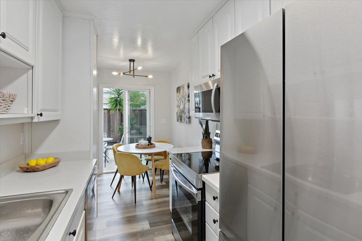 Detail Gallery Image 17 of 33 For 3385 La Selva St #F,  San Mateo,  CA 94403 - 3 Beds | 2 Baths