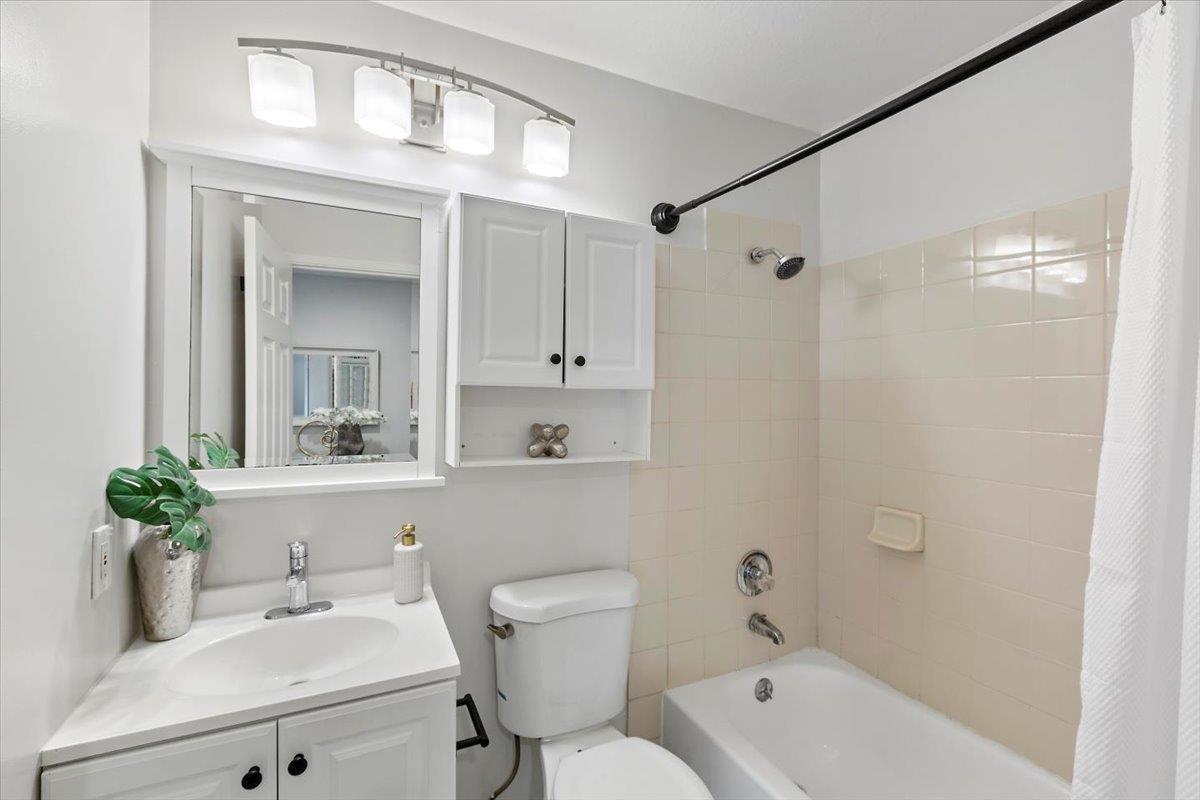 Detail Gallery Image 25 of 33 For 3385 La Selva St #F,  San Mateo,  CA 94403 - 3 Beds | 2 Baths
