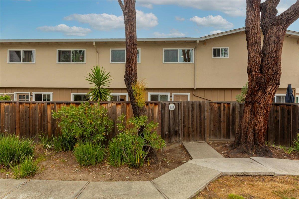 Detail Gallery Image 3 of 33 For 3385 La Selva St #F,  San Mateo,  CA 94403 - 3 Beds | 2 Baths