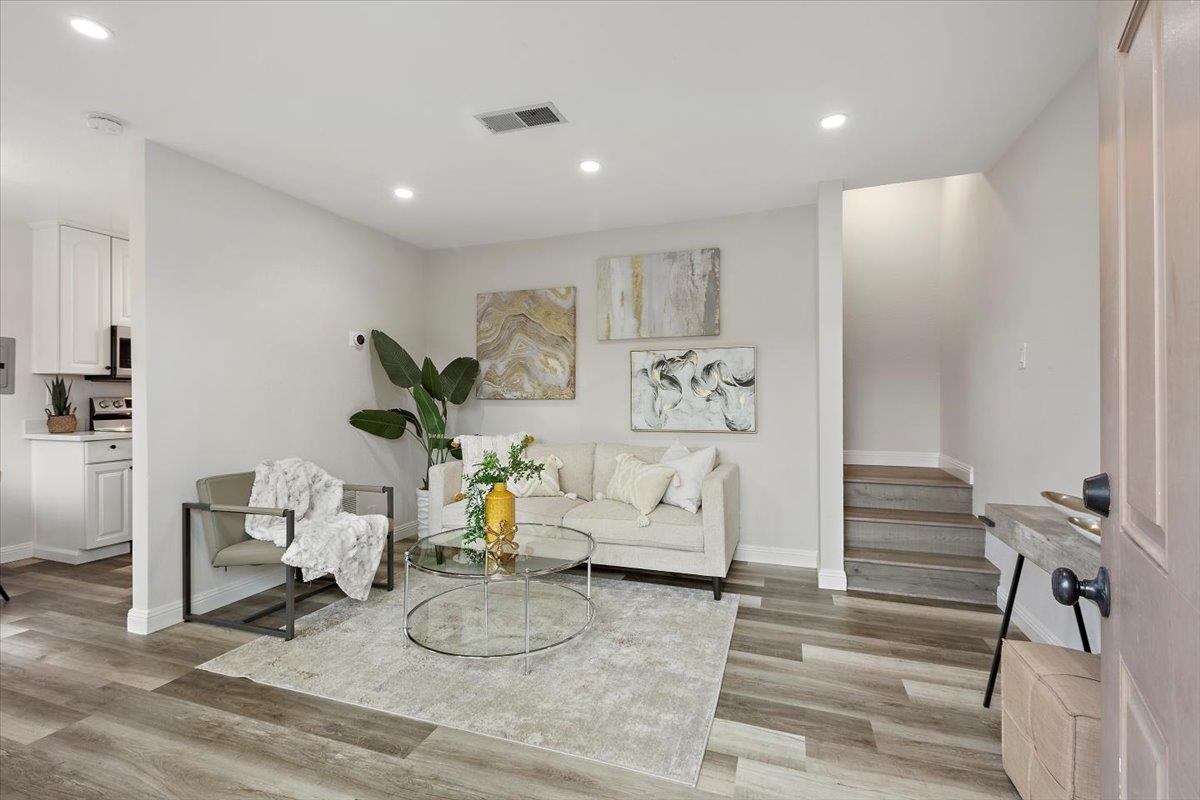 Detail Gallery Image 8 of 33 For 3385 La Selva St #F,  San Mateo,  CA 94403 - 3 Beds | 2 Baths