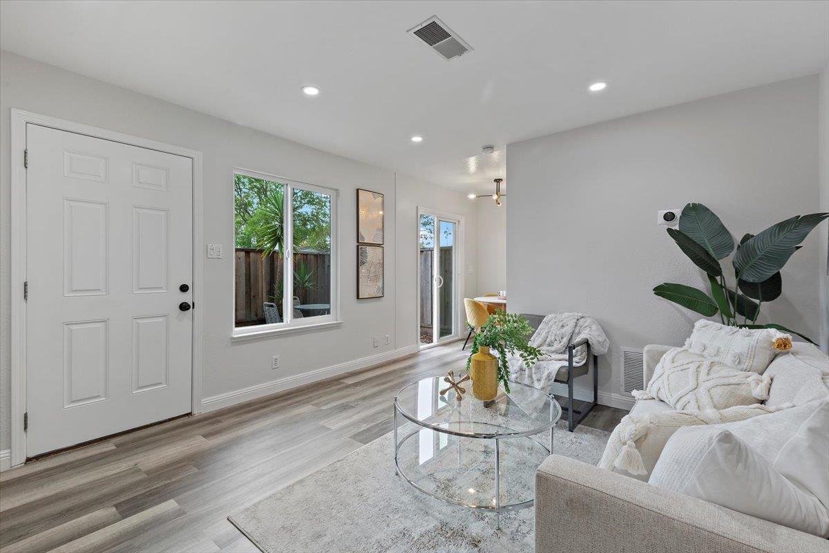 Detail Gallery Image 9 of 33 For 3385 La Selva St #F,  San Mateo,  CA 94403 - 3 Beds | 2 Baths