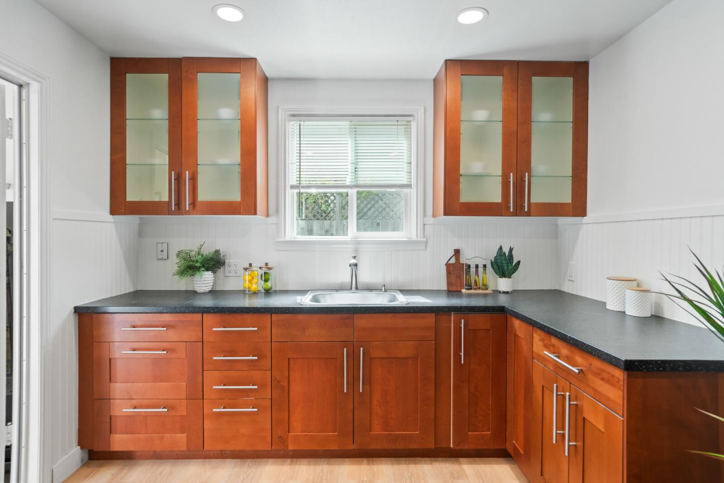 Detail Gallery Image 17 of 27 For 1418 Lenolt St, Redwood City,  CA 94063 - 2 Beds | 1 Baths