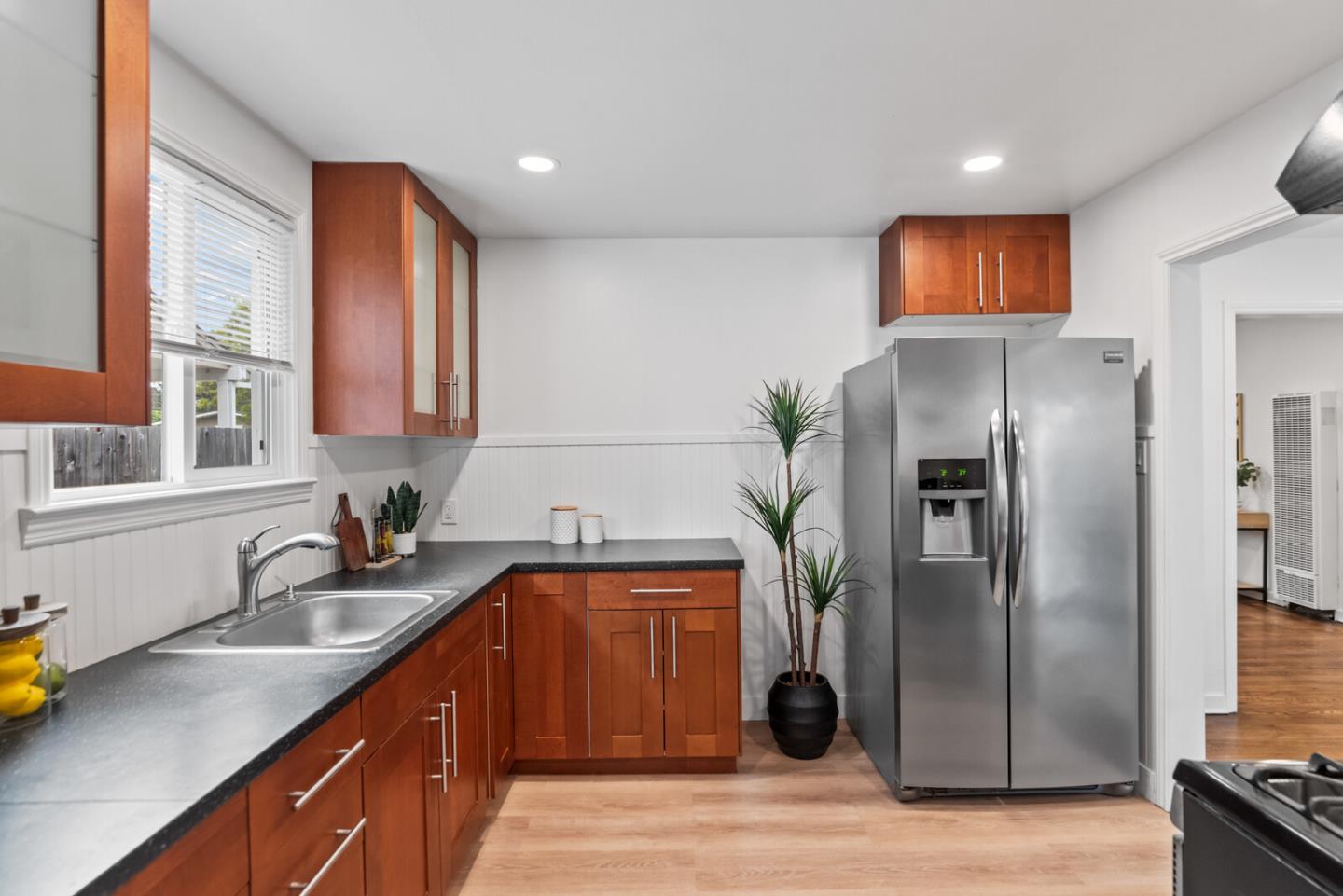 Detail Gallery Image 18 of 27 For 1418 Lenolt St, Redwood City,  CA 94063 - 2 Beds | 1 Baths