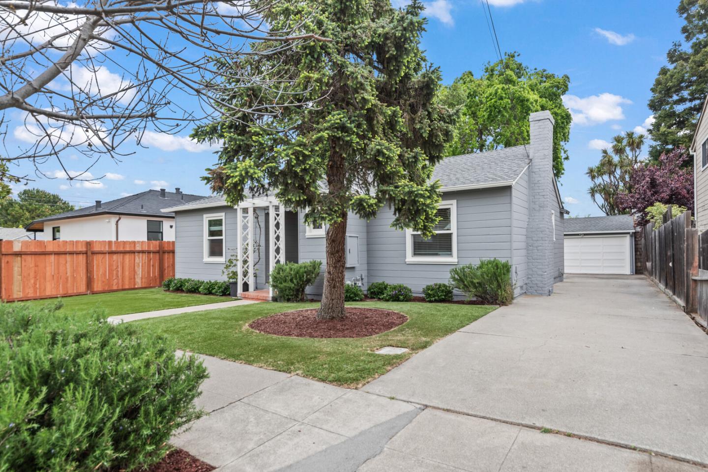 Detail Gallery Image 2 of 27 For 1418 Lenolt St, Redwood City,  CA 94063 - 2 Beds | 1 Baths
