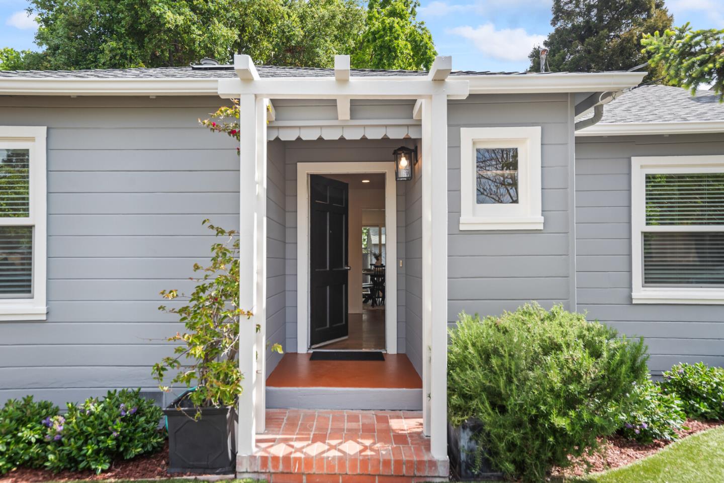 Detail Gallery Image 3 of 27 For 1418 Lenolt St, Redwood City,  CA 94063 - 2 Beds | 1 Baths
