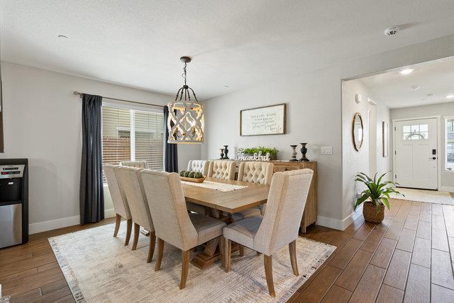 Detail Gallery Image 5 of 43 For 1618 Ryegrass Way, Los Banos,  CA 93635 - 5 Beds | 3 Baths