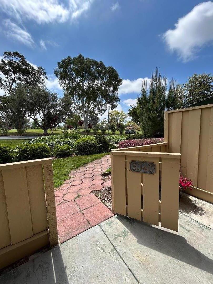 Detail Gallery Image 3 of 24 For 5040 Cribari Vale, San Jose,  CA 95135 - 2 Beds | 2 Baths