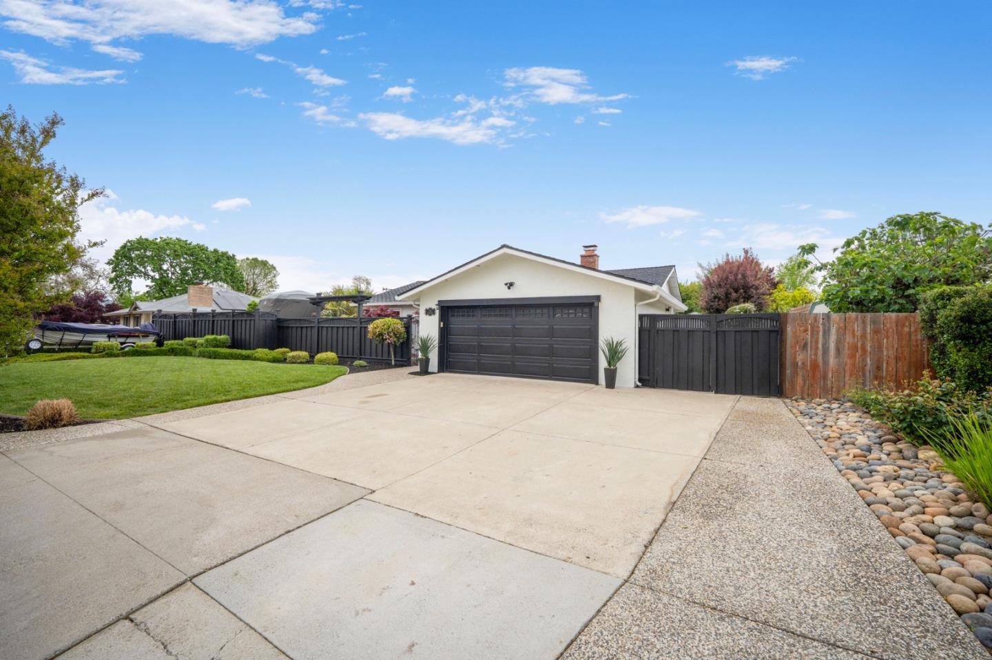 Detail Gallery Image 2 of 31 For 740 Encino Dr, Morgan Hill,  CA 95037 - 3 Beds | 2 Baths
