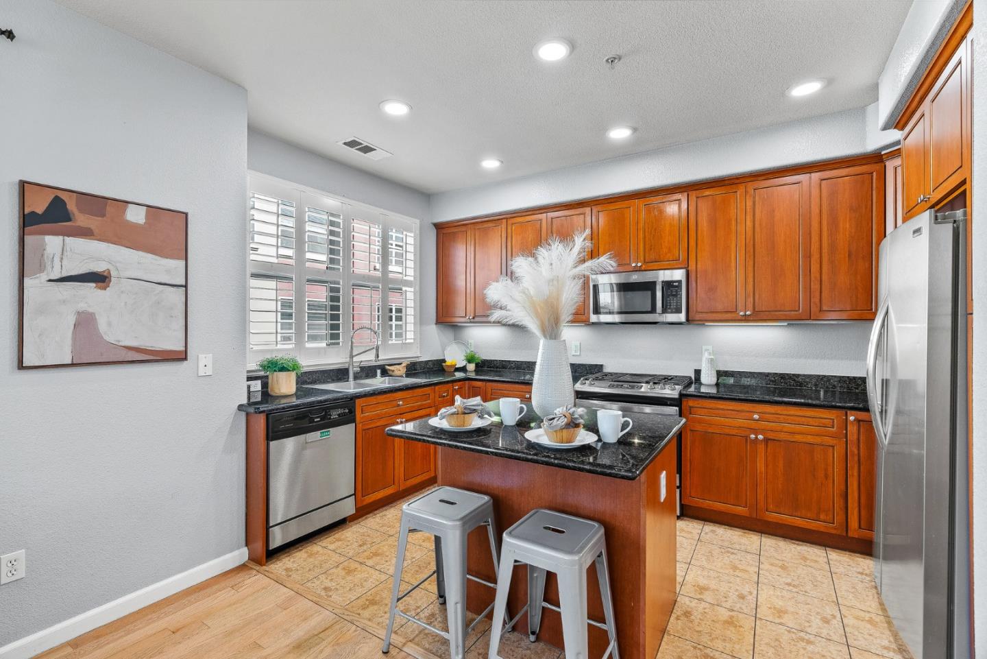 Detail Gallery Image 11 of 29 For 1525 Fiesta Ln, San Jose,  CA 95126 - 3 Beds | 2/1 Baths