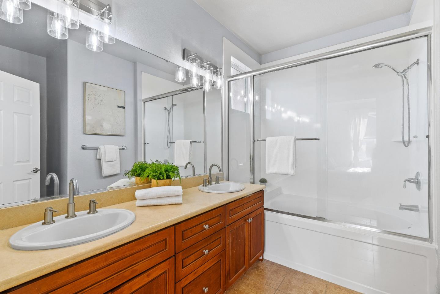 Detail Gallery Image 18 of 29 For 1525 Fiesta Ln, San Jose,  CA 95126 - 3 Beds | 2/1 Baths