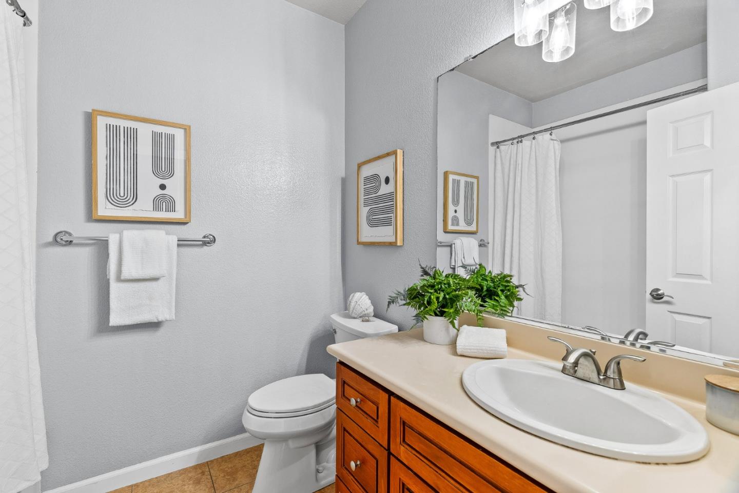 Detail Gallery Image 21 of 29 For 1525 Fiesta Ln, San Jose,  CA 95126 - 3 Beds | 2/1 Baths