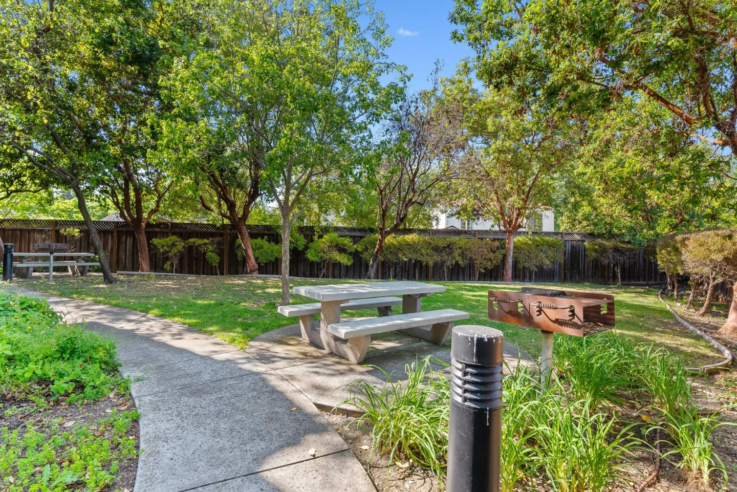 Detail Gallery Image 25 of 29 For 1525 Fiesta Ln, San Jose,  CA 95126 - 3 Beds | 2/1 Baths