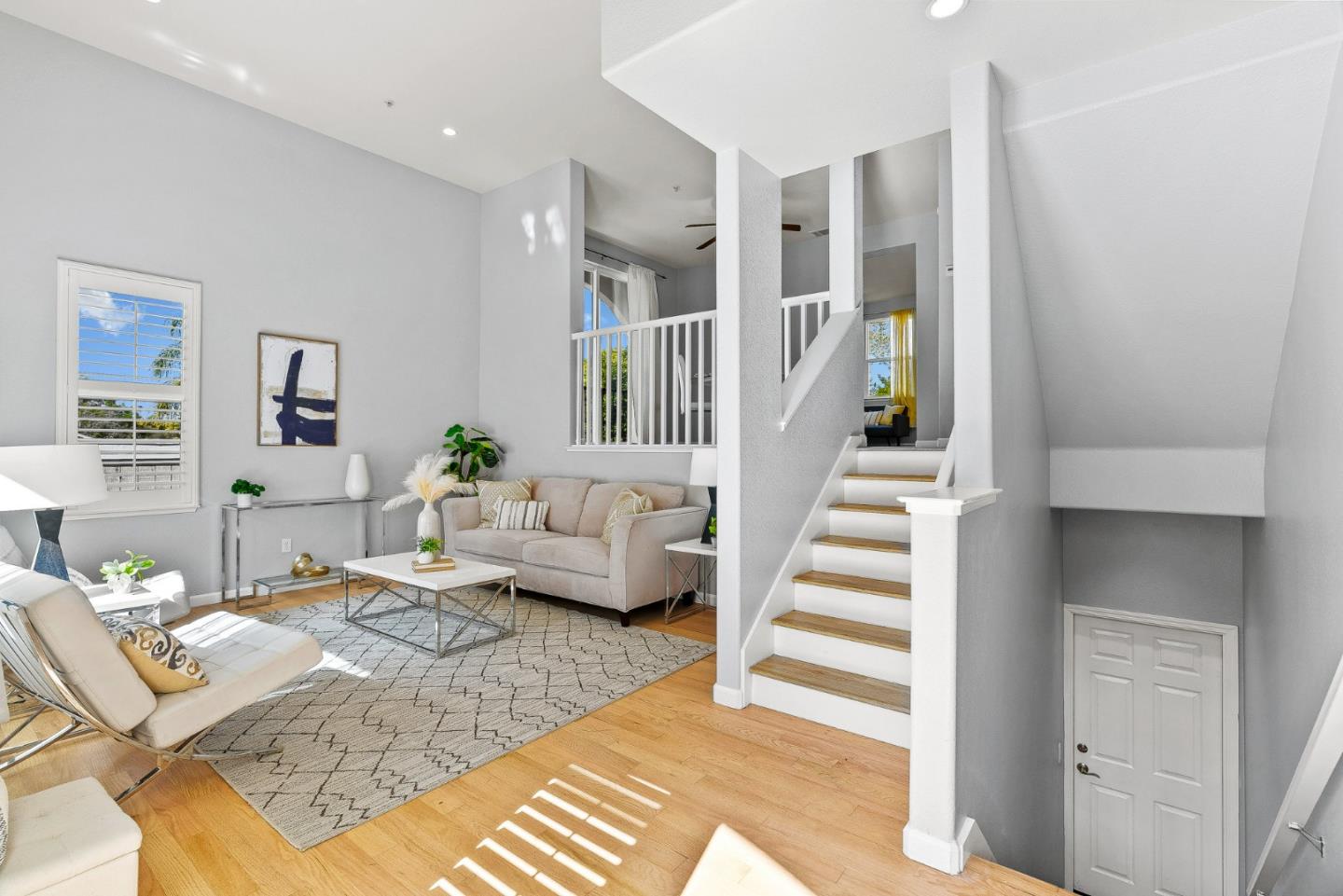 Detail Gallery Image 3 of 29 For 1525 Fiesta Ln, San Jose,  CA 95126 - 3 Beds | 2/1 Baths