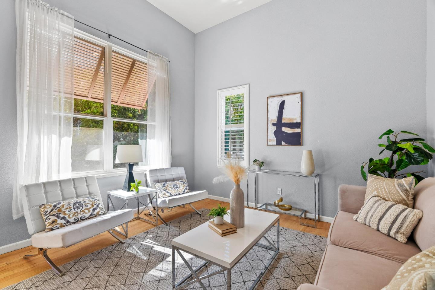 Detail Gallery Image 4 of 29 For 1525 Fiesta Ln, San Jose,  CA 95126 - 3 Beds | 2/1 Baths