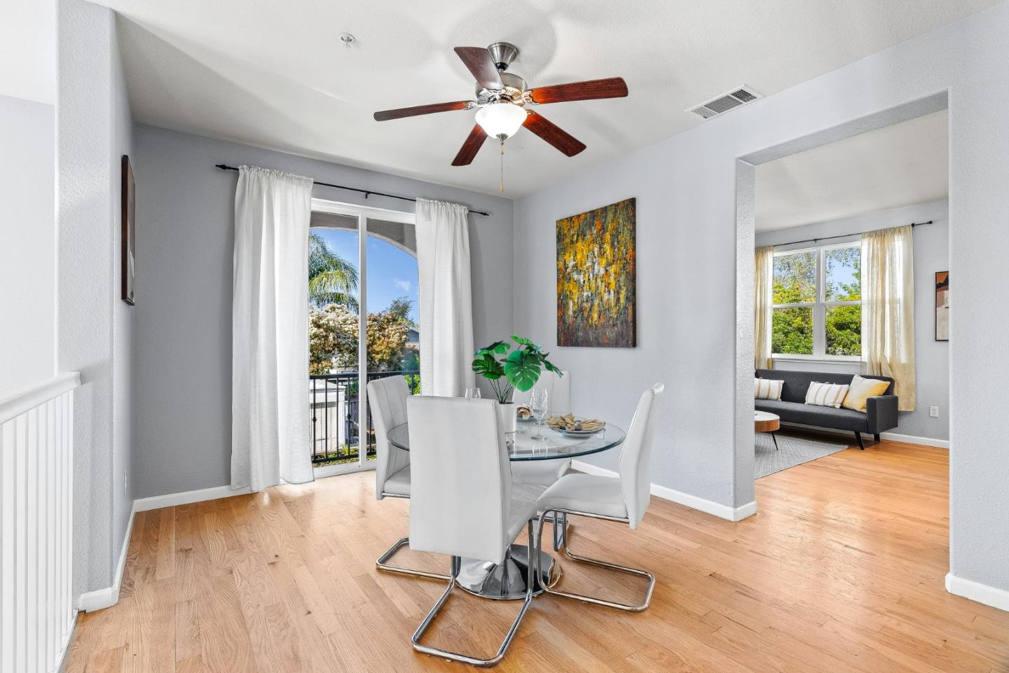 Detail Gallery Image 6 of 29 For 1525 Fiesta Ln, San Jose,  CA 95126 - 3 Beds | 2/1 Baths
