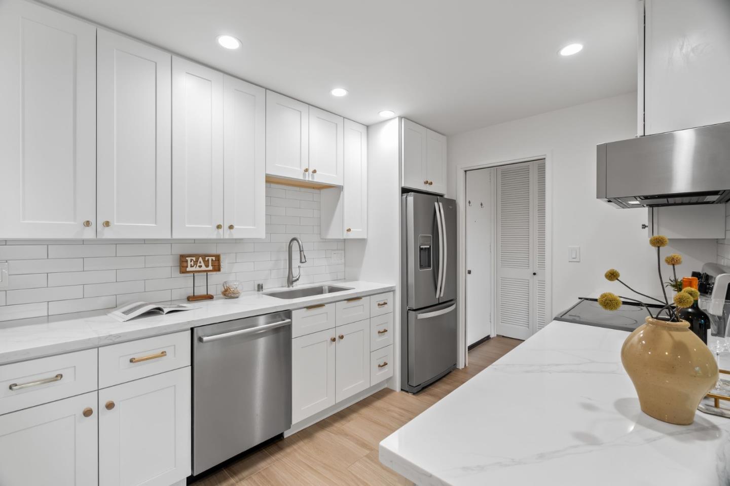 Detail Gallery Image 6 of 35 For 651 Port Dr #205,  San Mateo,  CA 94404 - 2 Beds | 2 Baths