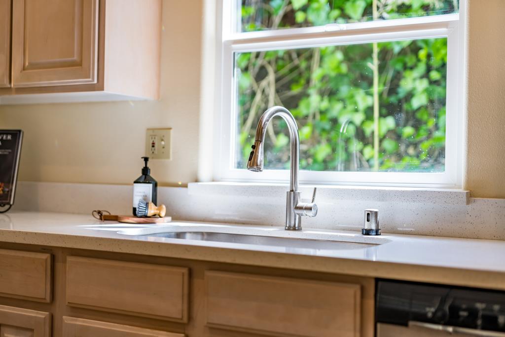 Detail Gallery Image 9 of 43 For 840 Seacliff Dr, Aptos,  CA 95003 - 3 Beds | 2/1 Baths